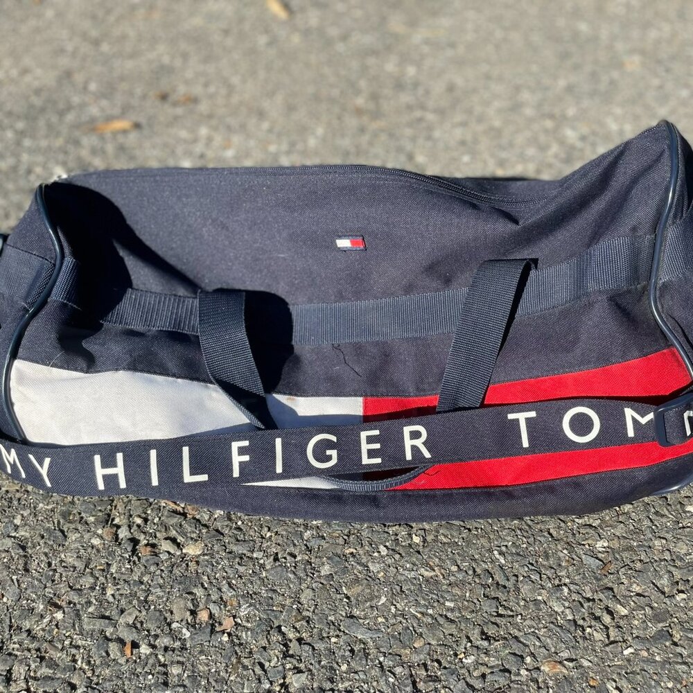 Tommy Hilfiger Duffel- hand & strap